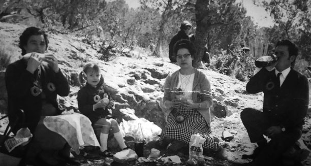 Eleuterio, Dolores, Maria Dolores i l'abuela